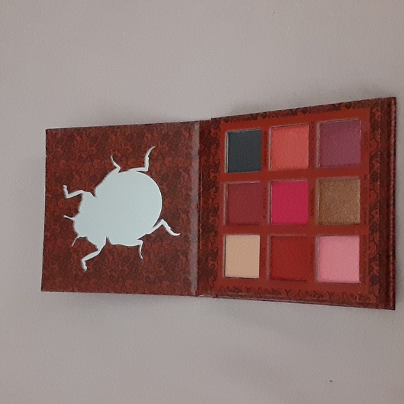 Beetlejuice X Revolution Shadow Palette - Picture 2 of 3